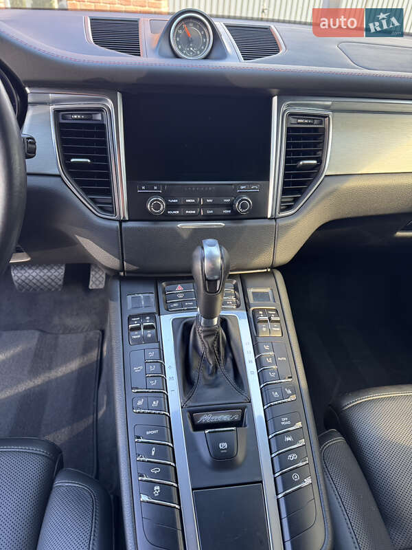 Внедорожник / Кроссовер Porsche Macan 2016 в Хмельницком