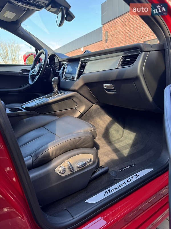 Внедорожник / Кроссовер Porsche Macan 2016 в Хмельницком