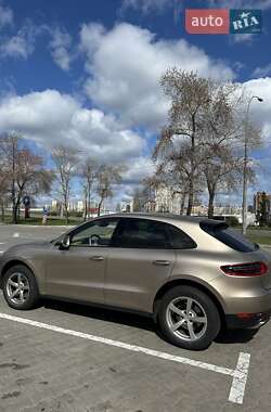 Позашляховик / Кросовер Porsche Macan 2016 в 