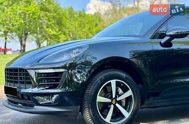 Позашляховик / Кросовер Porsche Macan 2018 в 