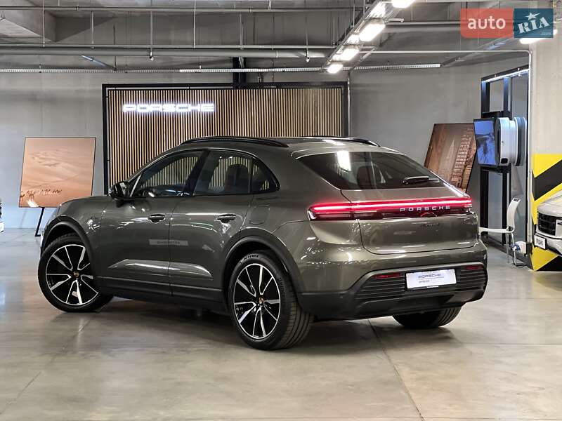Позашляховик / Кросовер Porsche Macan 2024 в Києві