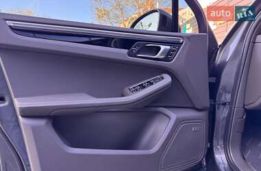 Внедорожник / Кроссовер Porsche Macan 2018 в 