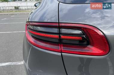 Внедорожник / Кроссовер Porsche Macan 2015 в 