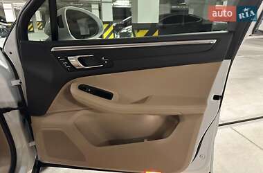 Позашляховик / Кросовер Porsche Macan 2022 в 