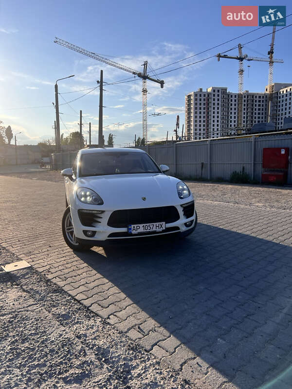 Внедорожник / Кроссовер Porsche Macan 2015 в 
