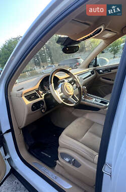 Внедорожник / Кроссовер Porsche Macan 2015 в 