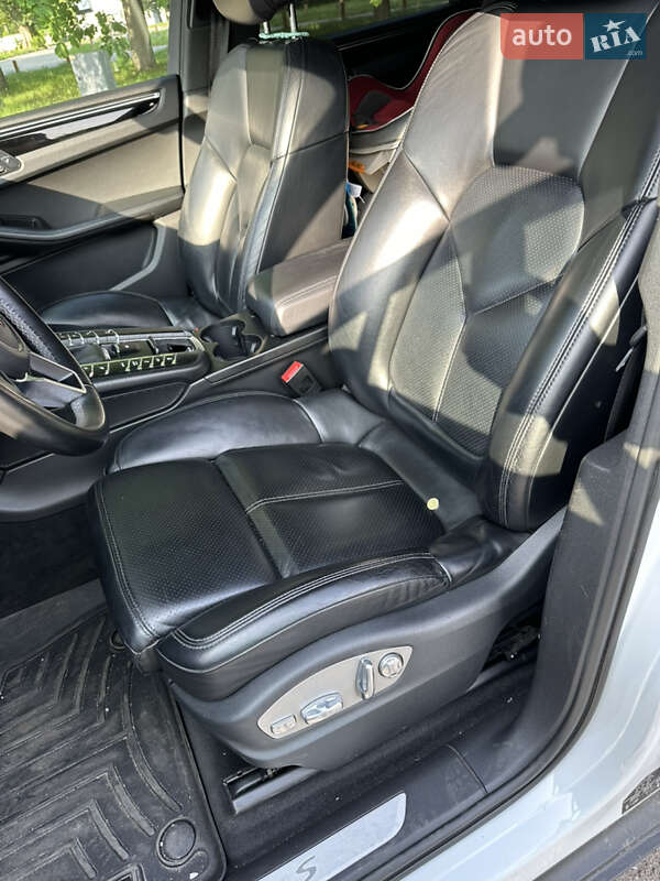 Внедорожник / Кроссовер Porsche Macan 2014 в Киеве