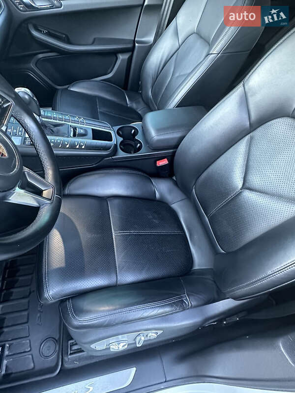 Внедорожник / Кроссовер Porsche Macan 2015 в Киеве