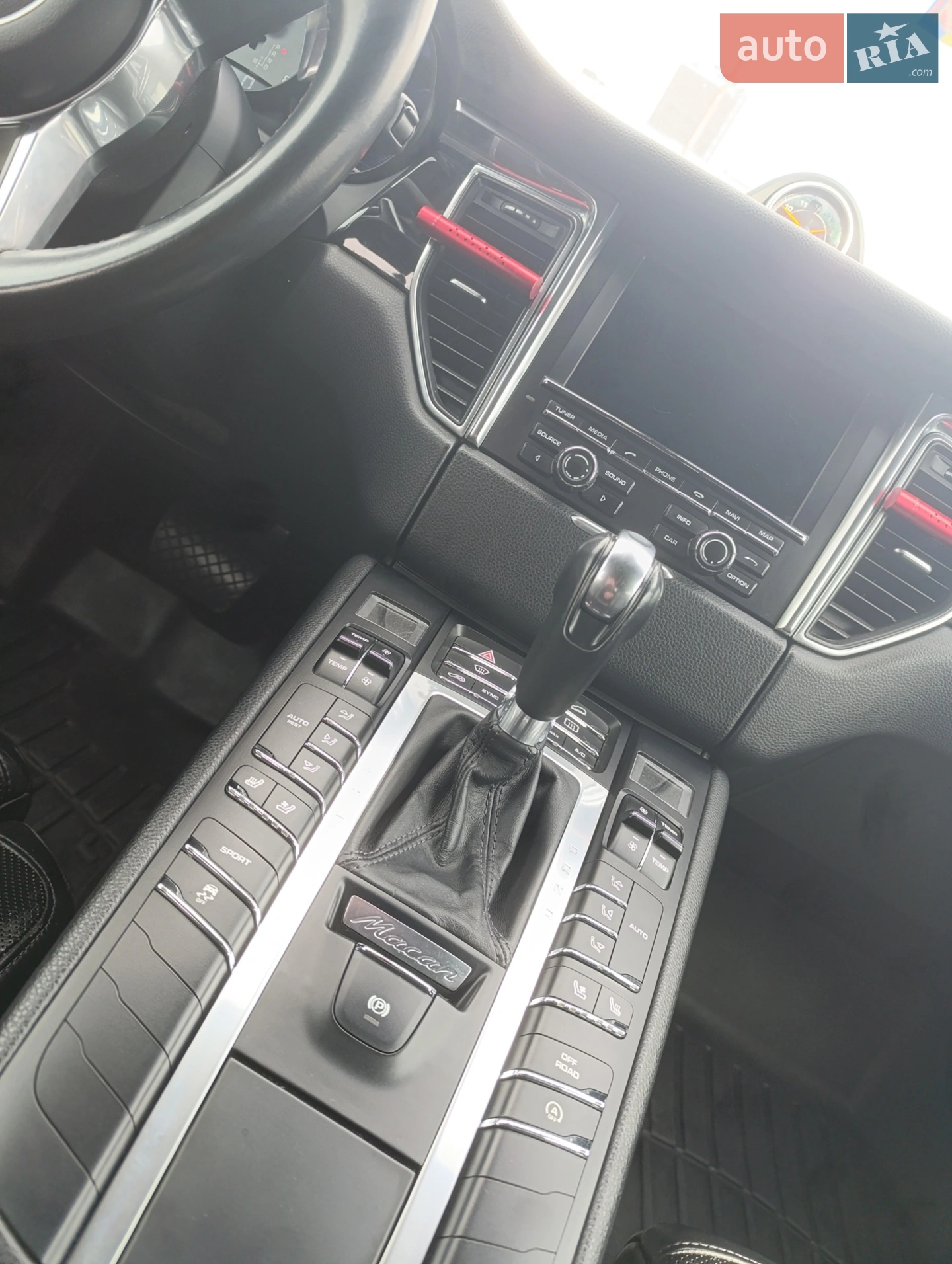 2015 Porsche Macan - мініатюра 16