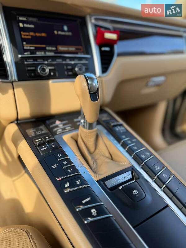 Внедорожник / Кроссовер Porsche Macan 2014 в Киеве