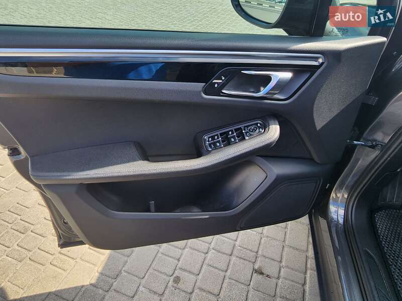 Внедорожник / Кроссовер Porsche Macan 2018 в Киеве