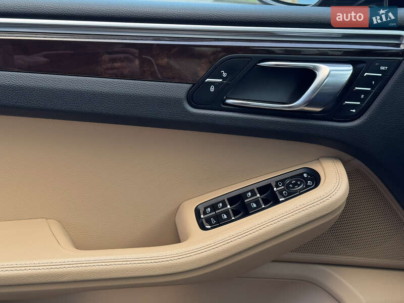 Внедорожник / Кроссовер Porsche Macan 2018 в Киеве