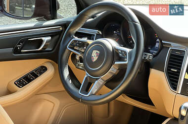Внедорожник / Кроссовер Porsche Macan 2016 в 