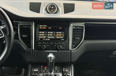 Внедорожник / Кроссовер Porsche Macan 2014 в 