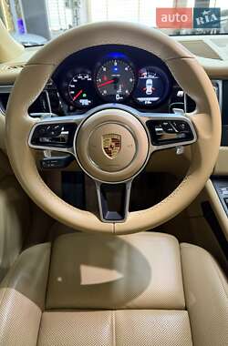 Внедорожник / Кроссовер Porsche Macan 2016 в 