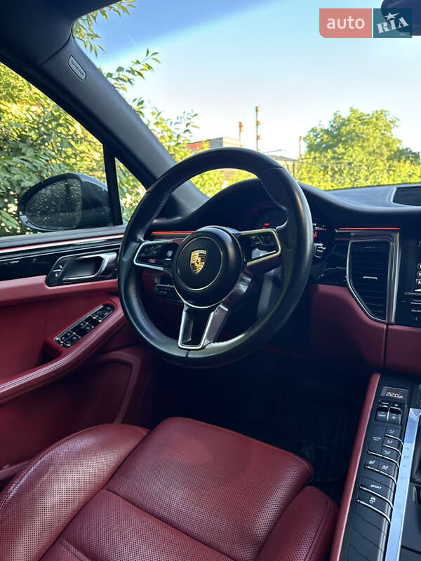Позашляховик / Кросовер Porsche Macan 2015 в Івано-Франківську