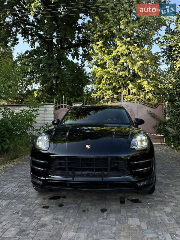 Позашляховик / Кросовер Porsche Macan 2015 в Івано-Франківську