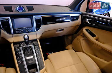 Внедорожник / Кроссовер Porsche Macan 2016 в 