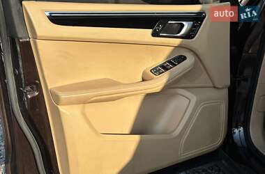 Внедорожник / Кроссовер Porsche Macan 2015 в 