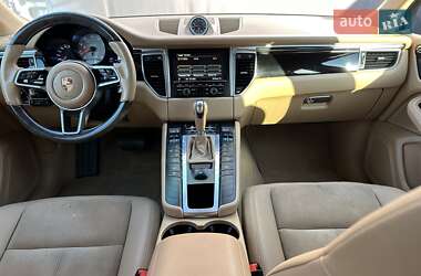 Внедорожник / Кроссовер Porsche Macan 2015 в 