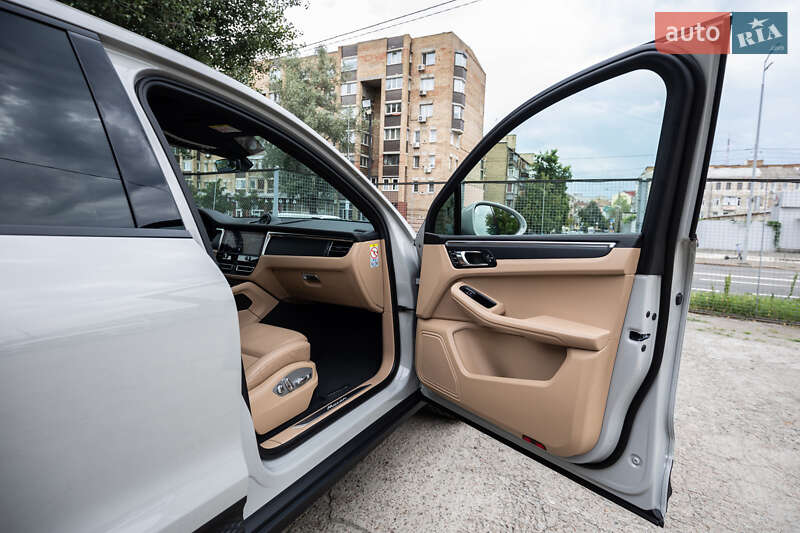 Внедорожник / Кроссовер Porsche Macan 2022 в Киеве