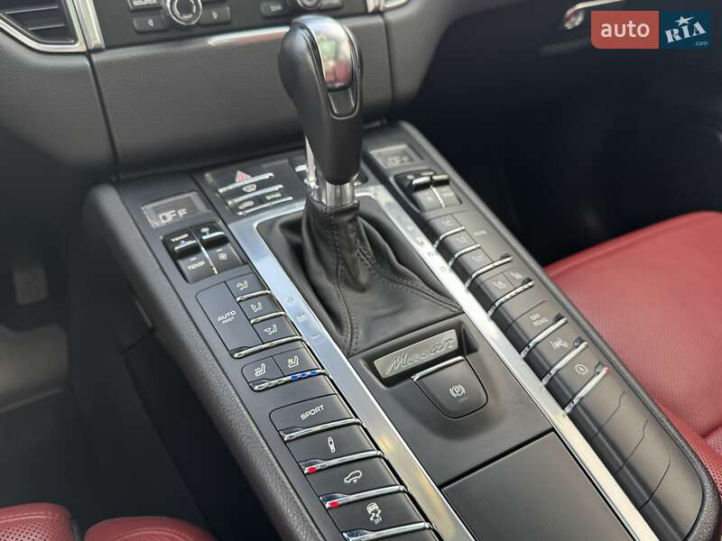 Внедорожник / Кроссовер Porsche Macan 2015 в Киеве