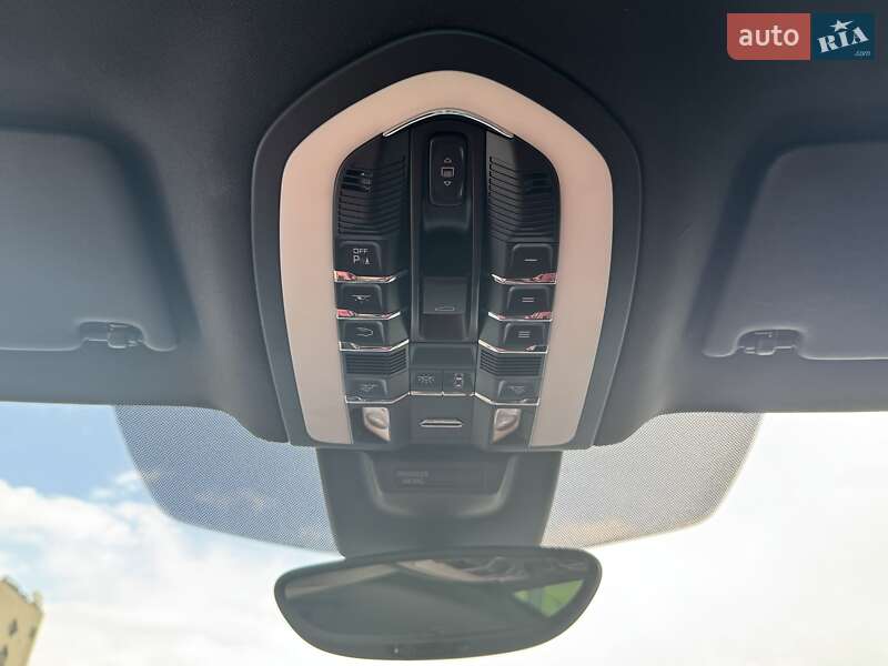 Внедорожник / Кроссовер Porsche Macan 2015 в Киеве