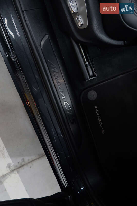 Внедорожник / Кроссовер Porsche Macan 2021 в Киеве