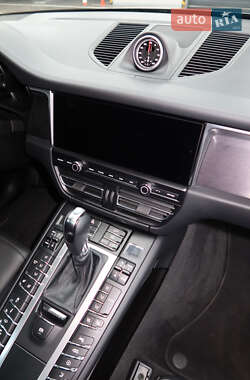 Внедорожник / Кроссовер Porsche Macan 2021 в 