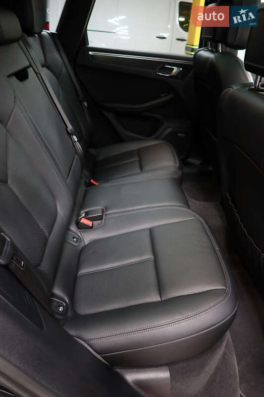 Внедорожник / Кроссовер Porsche Macan 2021 в Киеве