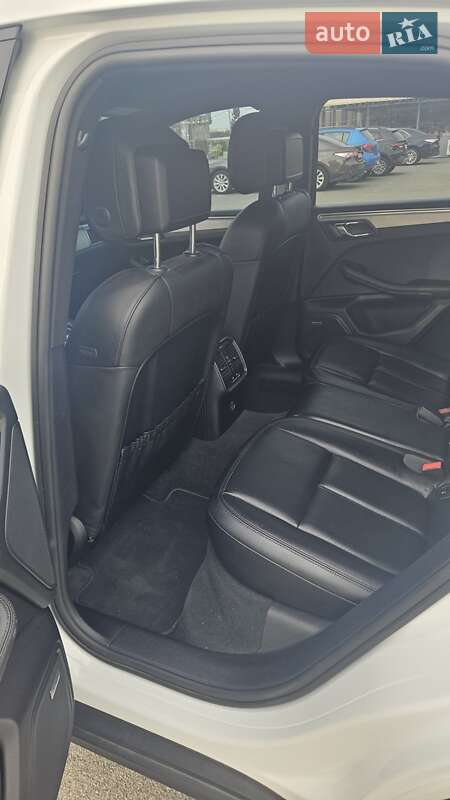 Внедорожник / Кроссовер Porsche Macan 2018 в Киеве