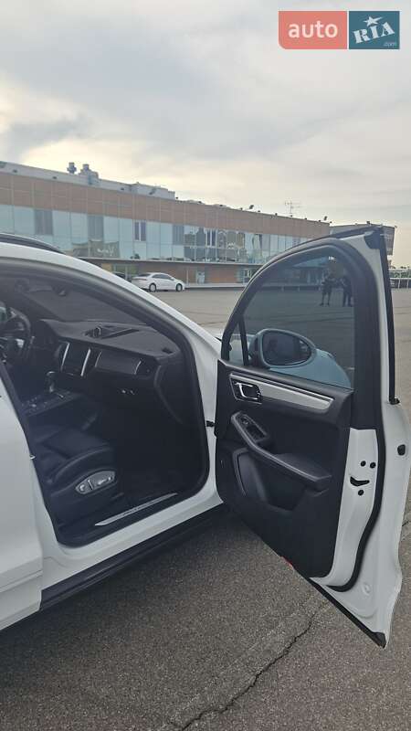 Внедорожник / Кроссовер Porsche Macan 2018 в Киеве