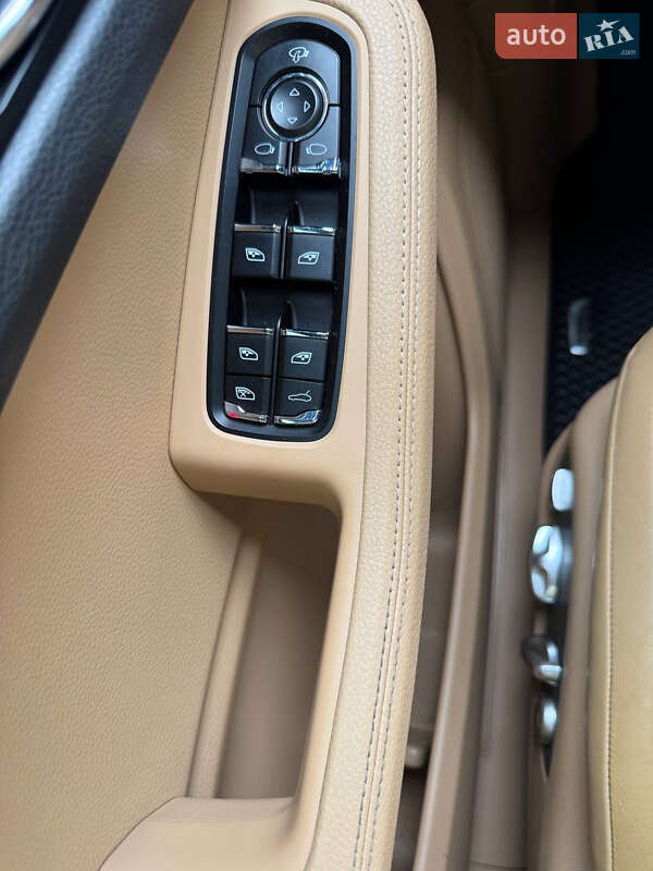 Внедорожник / Кроссовер Porsche Macan 2018 в Киеве