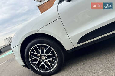 Внедорожник / Кроссовер Porsche Macan 2018 в 
