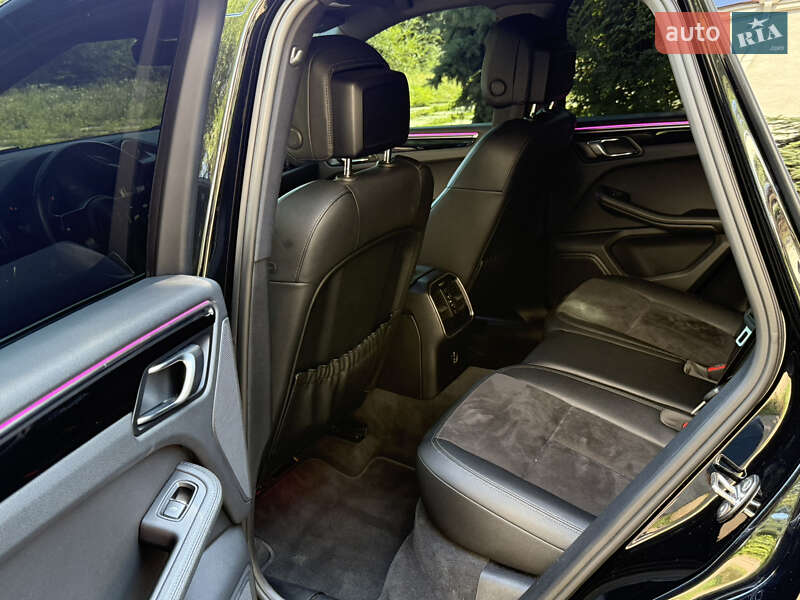 Позашляховик / Кросовер Porsche Macan 2020 в Дніпрі