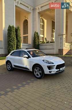 Позашляховик / Кросовер Porsche Macan 2016 в Чернівцях