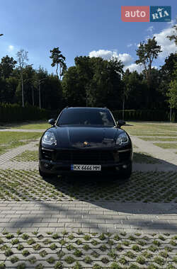 Внедорожник / Кроссовер Porsche Macan 2018 в 