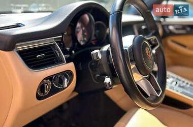 Внедорожник / Кроссовер Porsche Macan 2018 в 