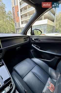 Внедорожник / Кроссовер Porsche Macan 2023 в 