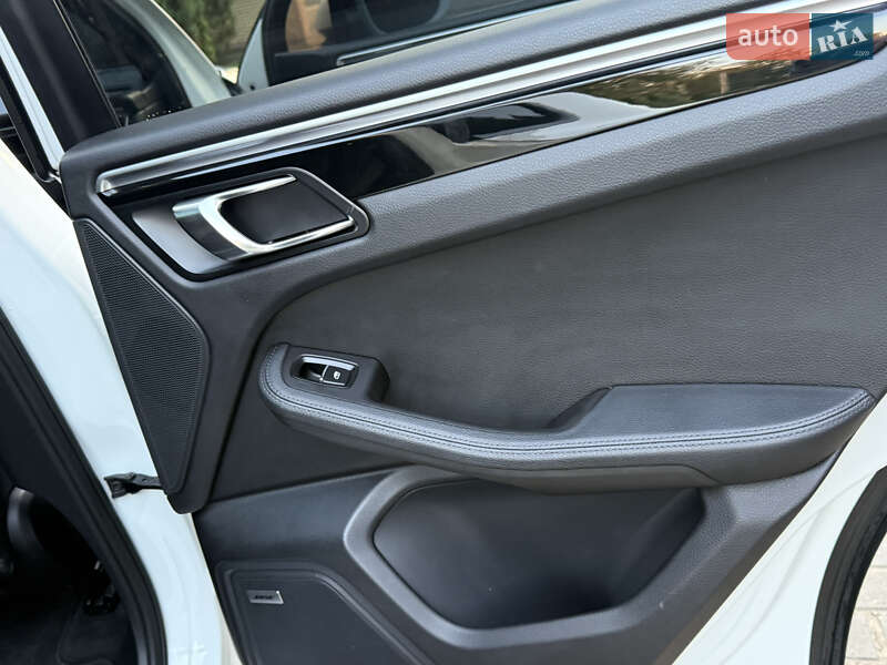 Внедорожник / Кроссовер Porsche Macan 2016 в Киеве