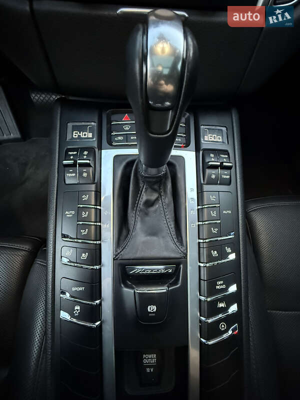Внедорожник / Кроссовер Porsche Macan 2016 в Киеве