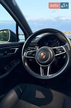 Позашляховик / Кросовер Porsche Macan 2019 в 