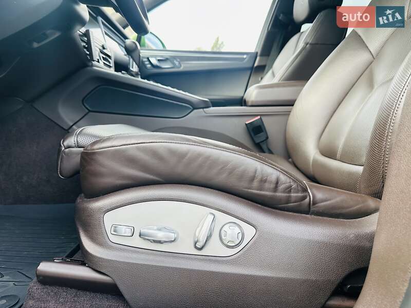 Внедорожник / Кроссовер Porsche Macan 2018 в Киеве