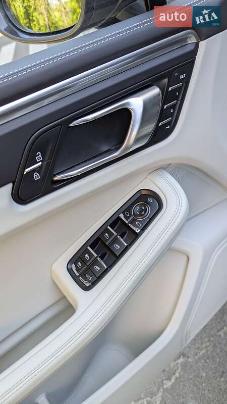 Внедорожник / Кроссовер Porsche Macan 2022 в Киеве