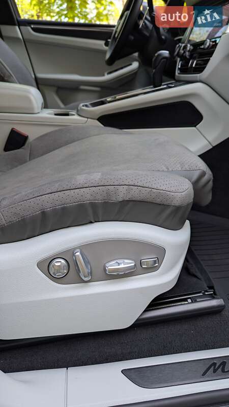 Внедорожник / Кроссовер Porsche Macan 2022 в Киеве