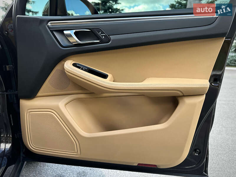 Внедорожник / Кроссовер Porsche Macan 2017 в Киеве