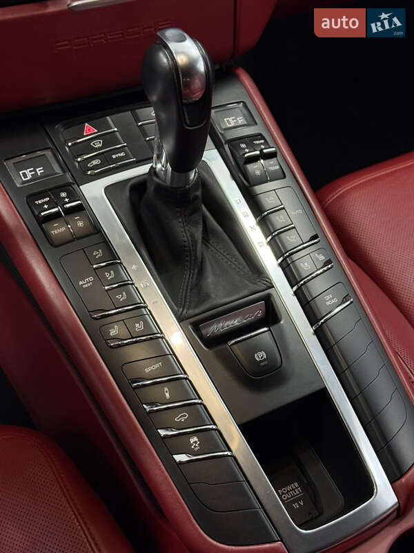 Внедорожник / Кроссовер Porsche Macan 2014 в Одессе
