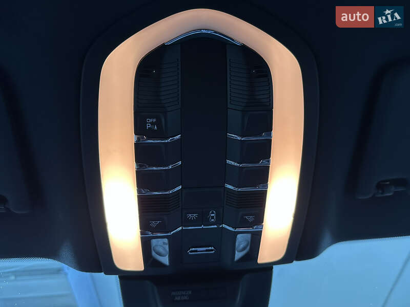 Внедорожник / Кроссовер Porsche Macan 2016 в Киеве