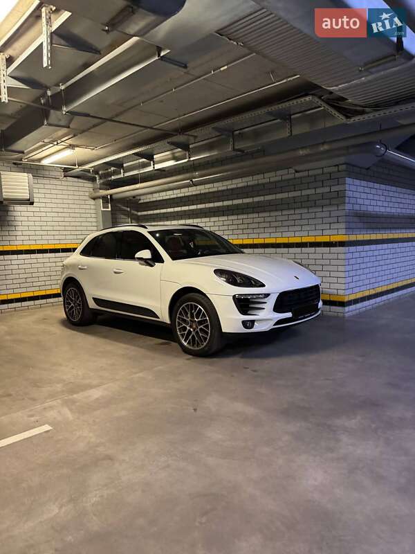 Внедорожник / Кроссовер Porsche Macan 2016 в 