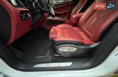 Внедорожник / Кроссовер Porsche Macan 2016 в 